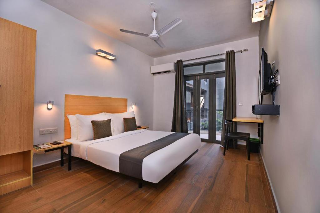 Hotel Jolly Panda Goa Candolim Exterior foto